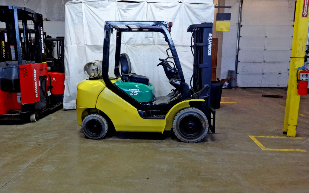 2011 Komatsu FG25T-16 Forklift on Sale in Ohio